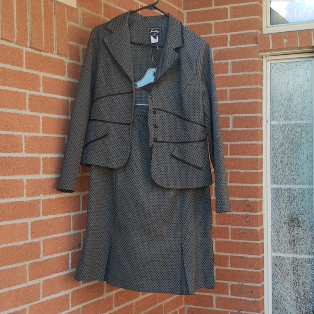 Dress suit